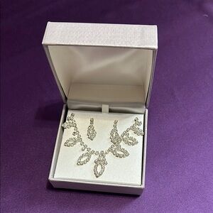 Elegant Silver Leaf Necklace and Earring Set